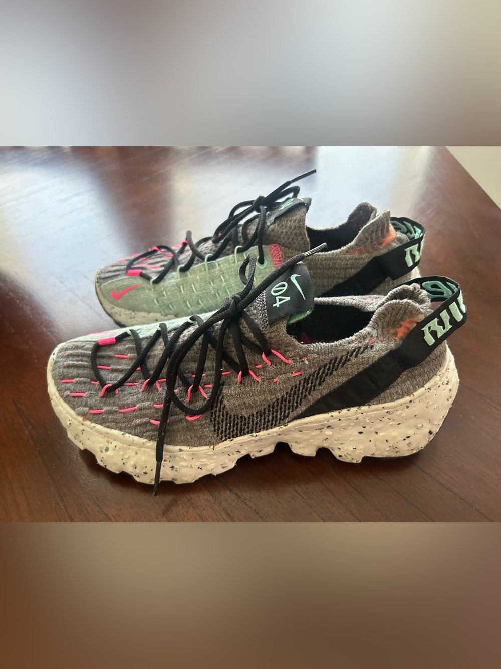 Nike Men's Space Hippie 04 Gray Knit Sneakers with Pink Accents size 7